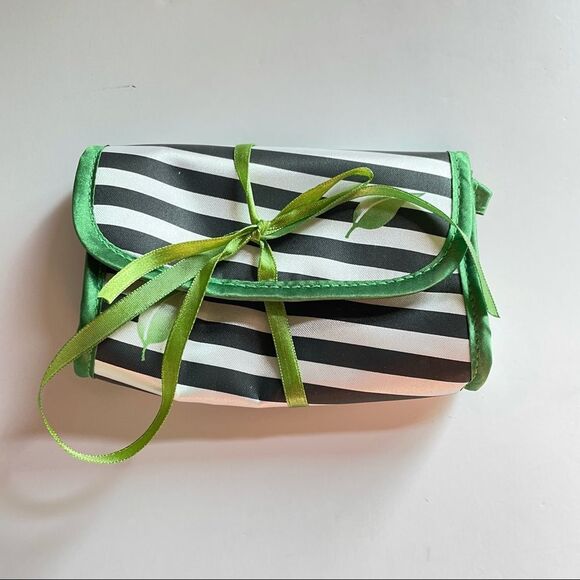 Beautiful Boscia satin wallet makeup bag Brand New - Picture 3 of 10